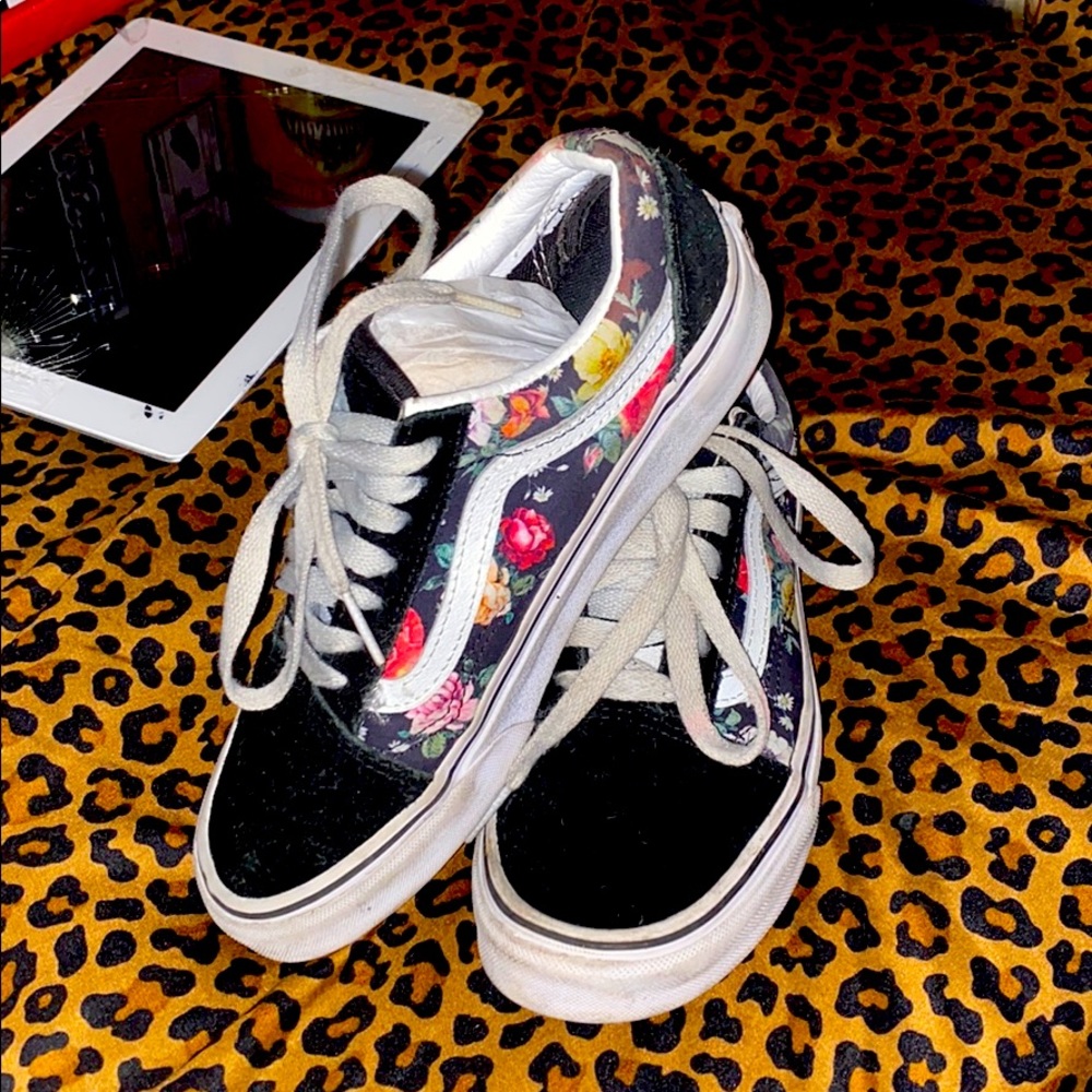 Vans shoes for ladies and younger ladies